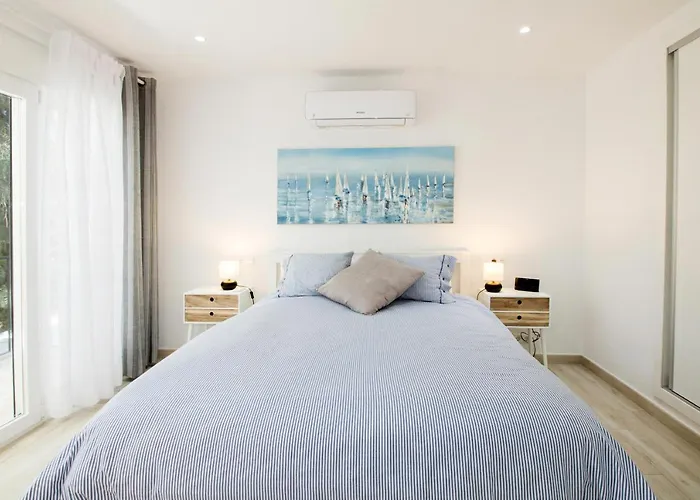 Perfectly Located Beachside Apartment In Elviria Marbella